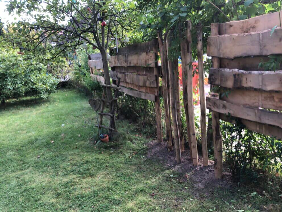 Kastanienholz Bretter mit Baumkante 02x15/22x250 cm mit Kastanien Pfost 250 cm Länge, Durchmesser 7/9 cm