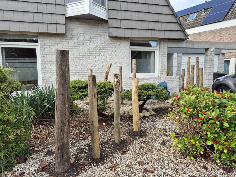 Holzpfahl Deko Garten