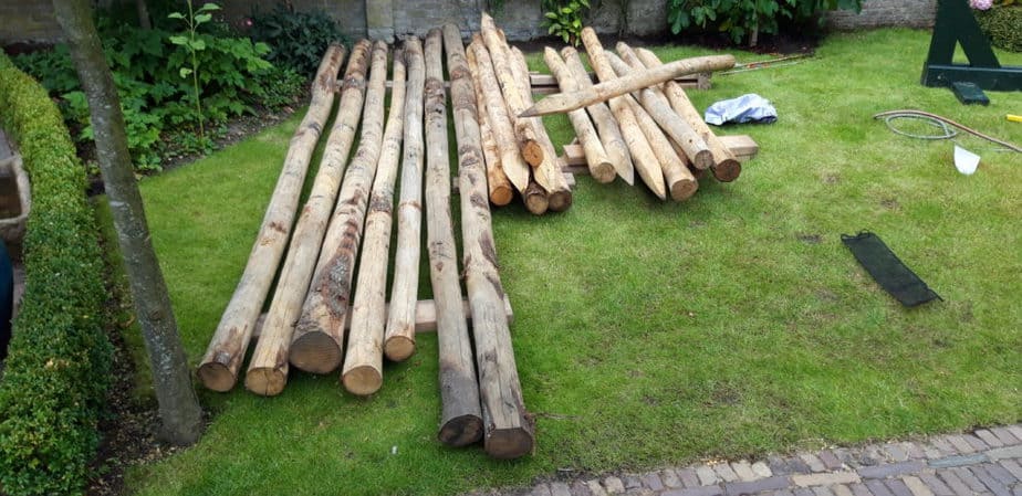 Kastanjestolper med en diameter på 10-12 cm i forskellige længdemål til en pergola