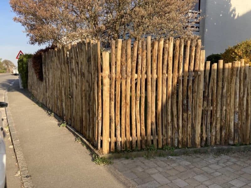 kastanjehouten palen 7-9 afgewerkt met halfronde palen | Adéquat