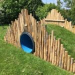Speeltunnel van kastanje palen 7-9 cm halfrond | Adéquat