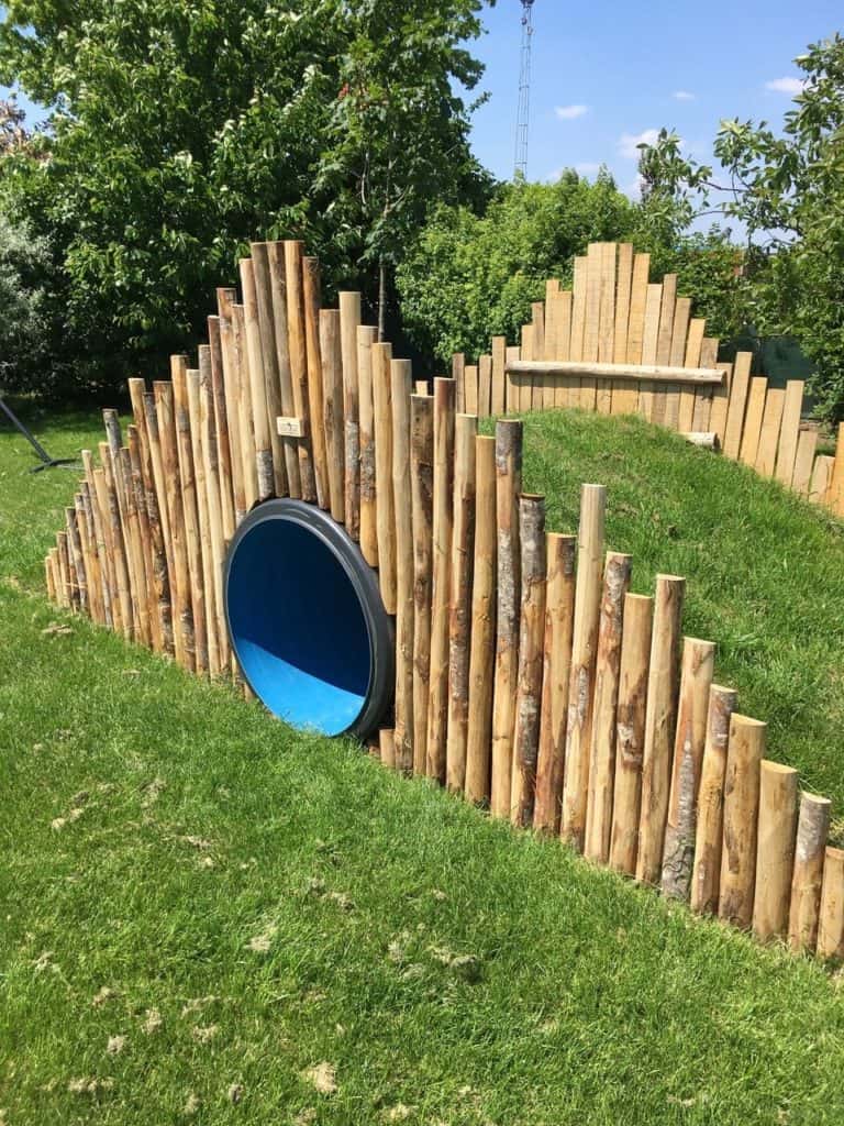 Speeltunnel van kastanje palen 7-9 cm halfrond | Adéquat