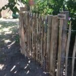 Schapenhek 120 cm H met latafstand 6 cm en rondhoutpoort 80 cm B x 120 cm H