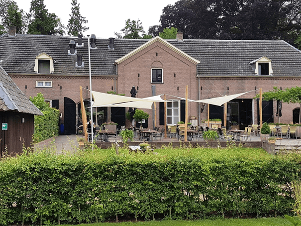 Robinia palen geschild voor schaduwdoek