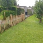Frans Schapenhek van 100 cm met latafstand 8 cm met een Franse raamwerkpoort van 100 cm bij 100 cm