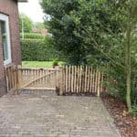 Frans schapenhek 80 cm hoog met een latafstand van 8 cm met en raamwerkpoort van 120 cm breed bij 80 cm hoog.