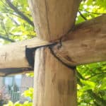Pergola bouwen kastanjehout palen diameter 10-12 cm | Adéquat