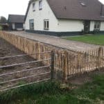 Frans schapenhek van kastanjehout met een hoogte van 80 cm en een latafstand van 6 cm