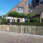 Frans schapenhek van kastanjehout met een hoogte van 80 cm en een latafstand van 2 cm