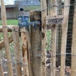Frans schapenhek van 100 cm hoog met latafstand 4 cm en een Franse raamwerkpoort van 100 cm breed bij 80 cm hoog