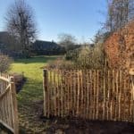 Frans erondhoutpoort van 120 cm hoog en 150 cm breed als toegang in de tuin