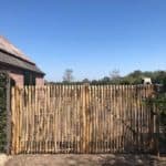 Dubbele Franse kastanje rondhoutpoort van 175 cm hoog bij 180 cm breed per poortdeel.