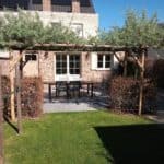 Pergola van kastanje palen 7-9 cm en kastanjehouten palen 4-6 cm