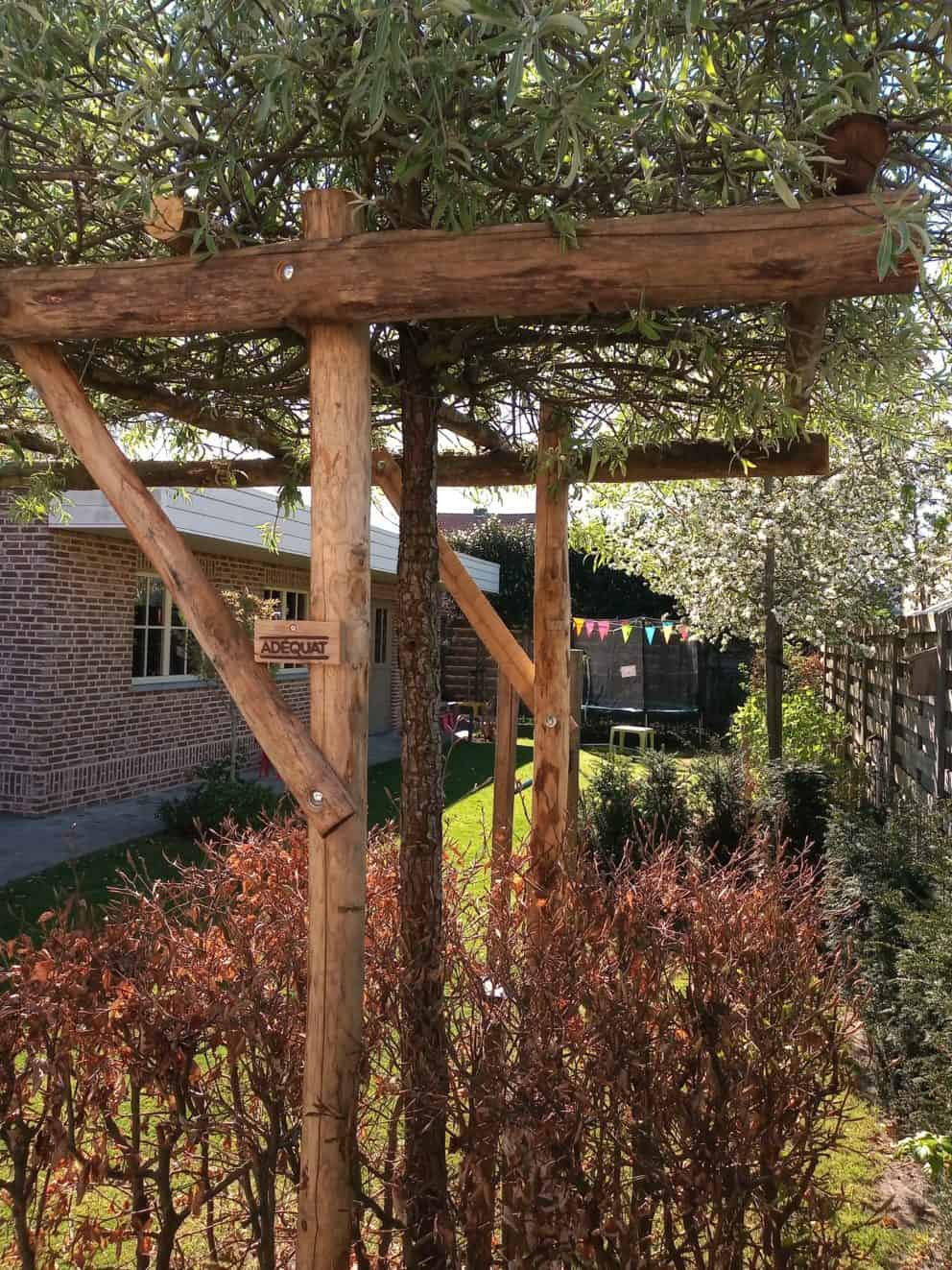 Pergola van kastanjehouten palen 7-9 cm en kastanjehouten palen 4-6 cm