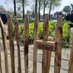 Frans schapenhek van kastanjehout met een hoogte van 80 cm en een latafstand van 4 cm