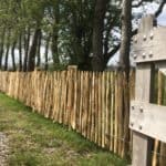 Frans schapenhek van kastanjehout met een hoogte van 80 cm en een latafstand van 4 cm