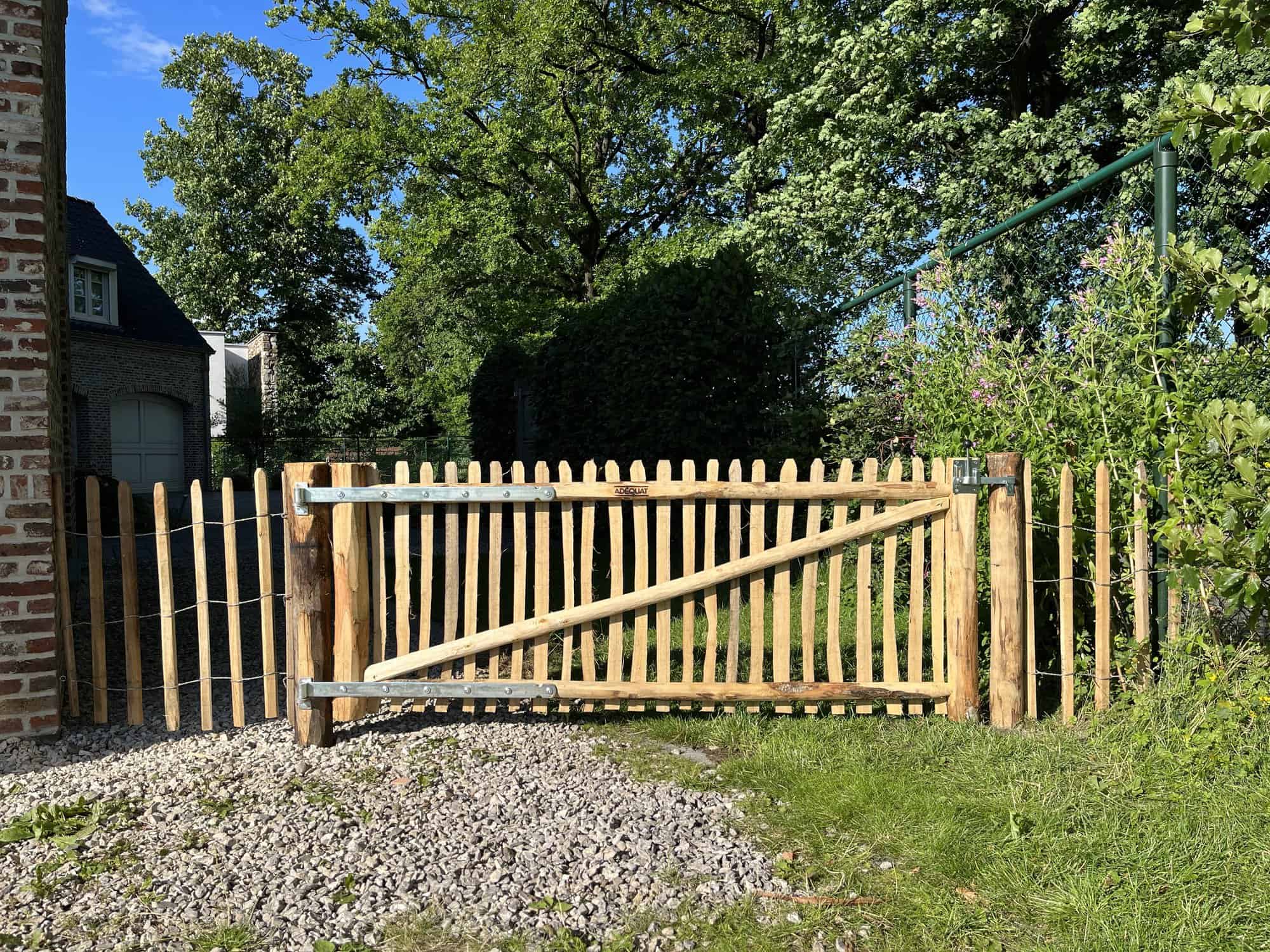 Robinia hekwerk 80 latafstand 8, rasterlatten 200, rondhoutpoort 200Bx80H, Adequat