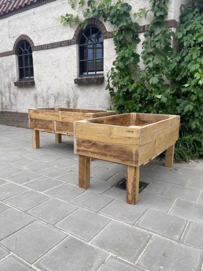 Moestuintafel van kastanjehout