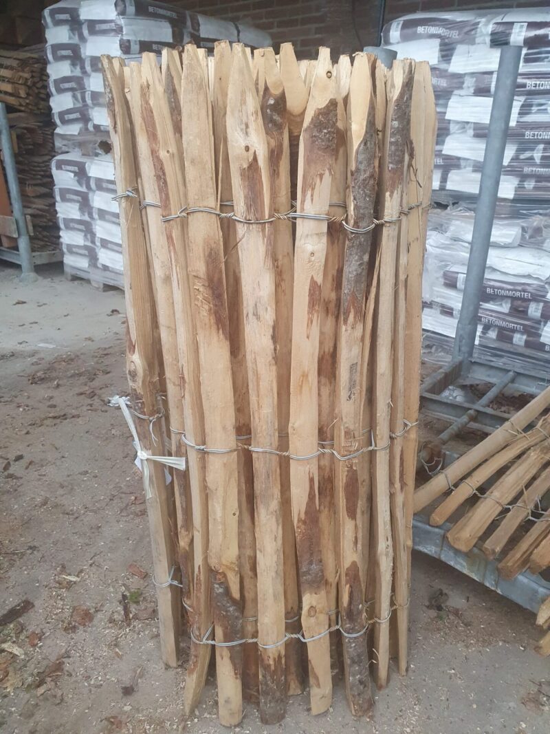 Kastanje schapenhek 100 cm hoog, latafstand 2 cm - reststuk 435 cm - nr 122