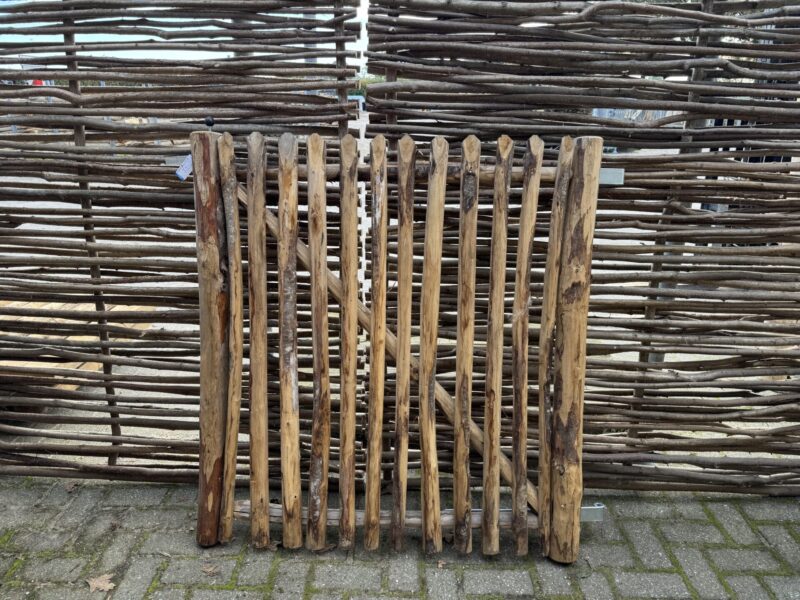 Nr 71 rondhoutpoort linksdraaiend 115B x 120H
