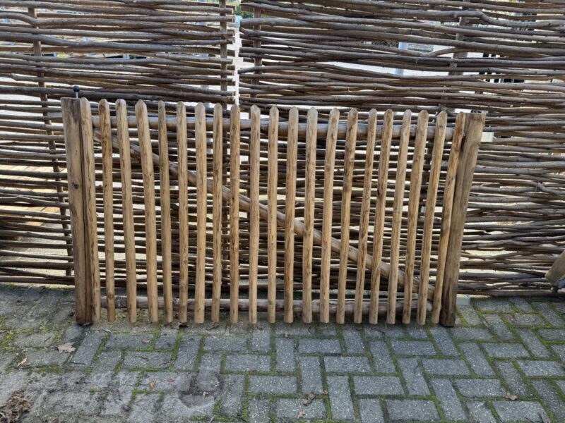 Nr72 rondhoutpoort rechtsdraaiend 180B x 100H